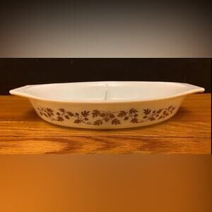 Vintage PYREX Acorn 1.5qt Casserole Dish w/Divider